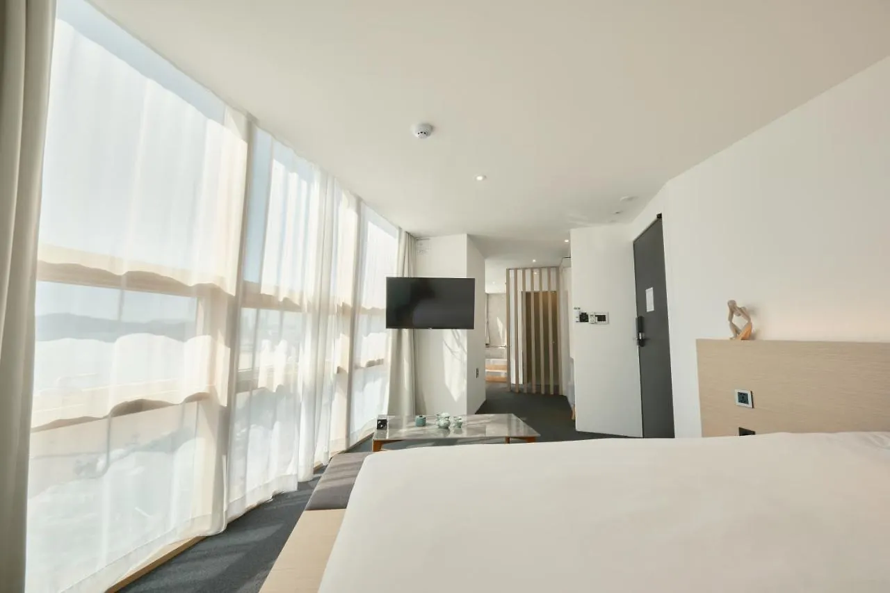 Uh Suite The Haeundae Busan 3*,