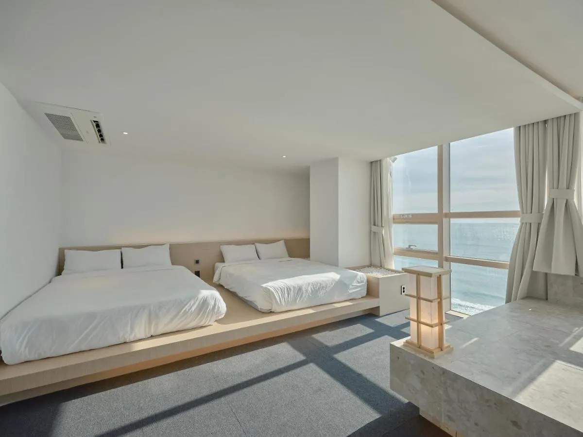 Uh Suite The Haeundae Busan 3*,