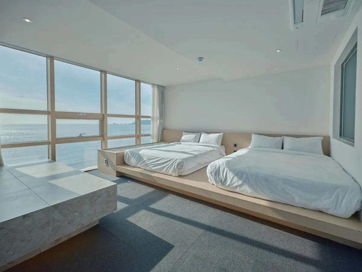 Uh Suite The Haeundae Busan 3*,