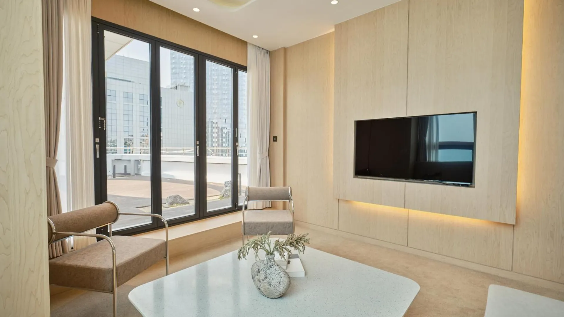Uh Suite The Haeundae Busan Hotel